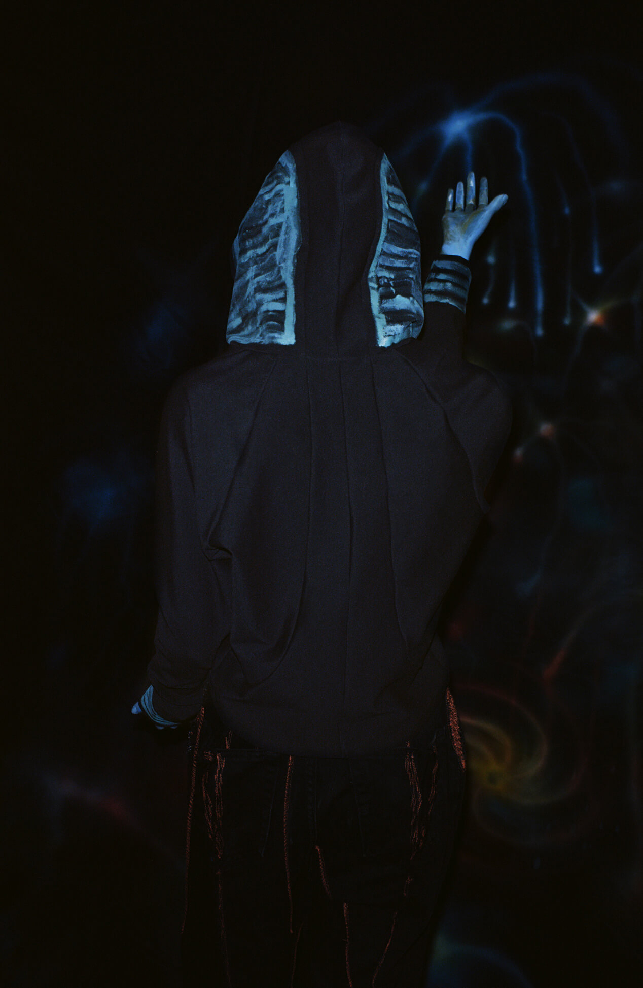 1water 2Embroidery 3Robinsparkes 4Blue person 5Magic 6Painted clothing 7painting 8art 9clock 10time 11 11:11