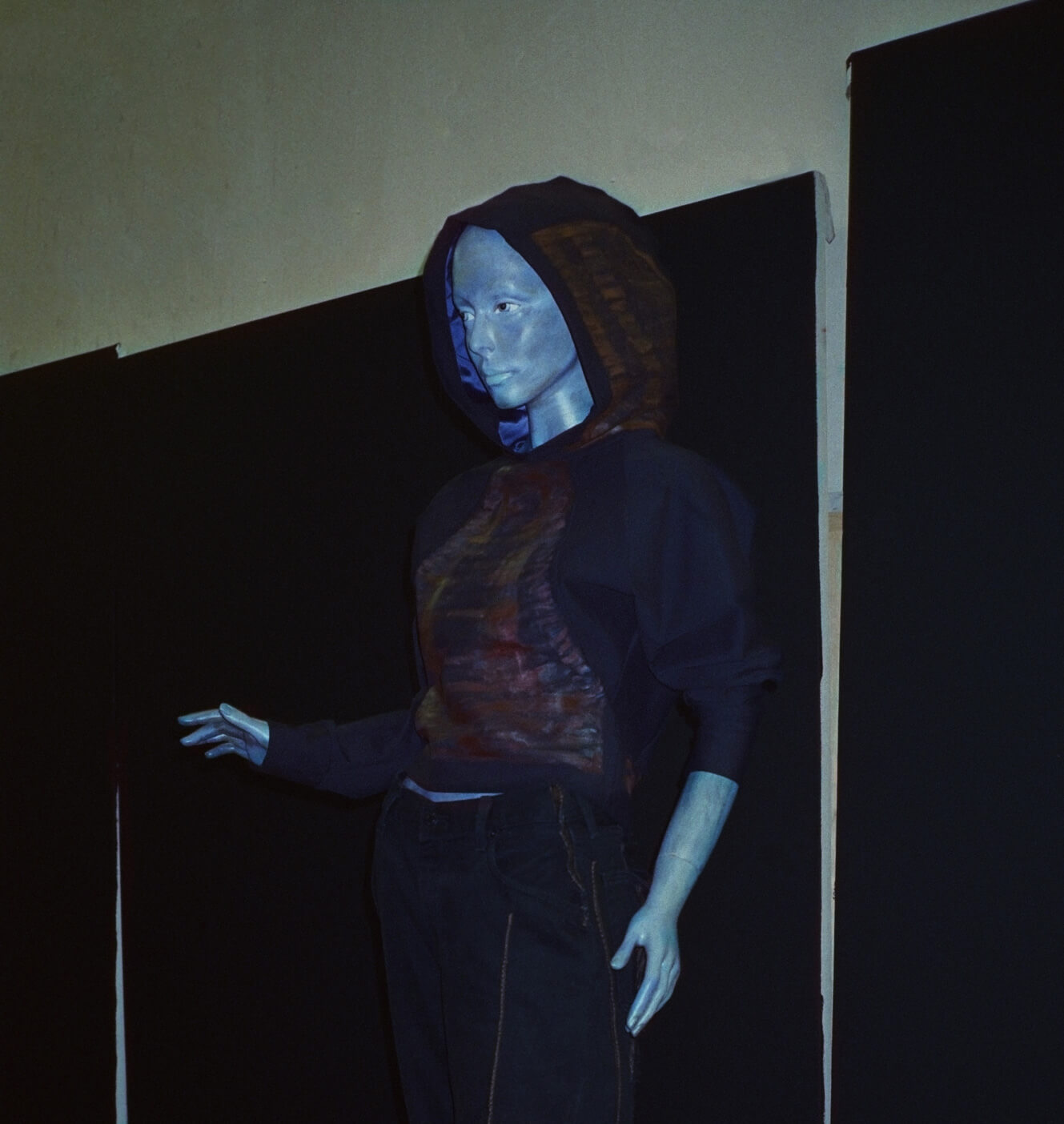 1sunsett 2orange 3Robinsparkes 4blue person 5Magic  6Painted clothing 7painting 8art 9clock 10time 11 11:11